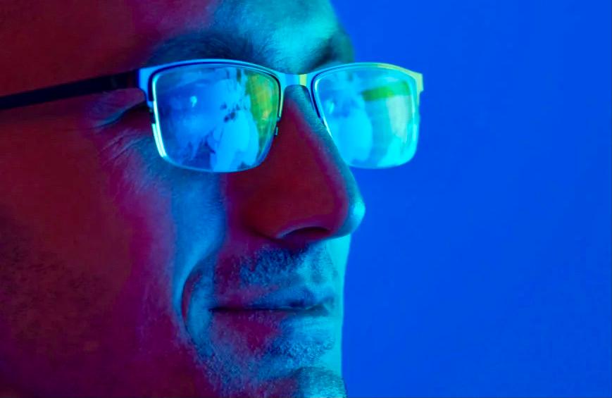 Lensa Kacamata Blue Light Melindungi Mata dari Paparan Sinar UV. Ini Faktanya!