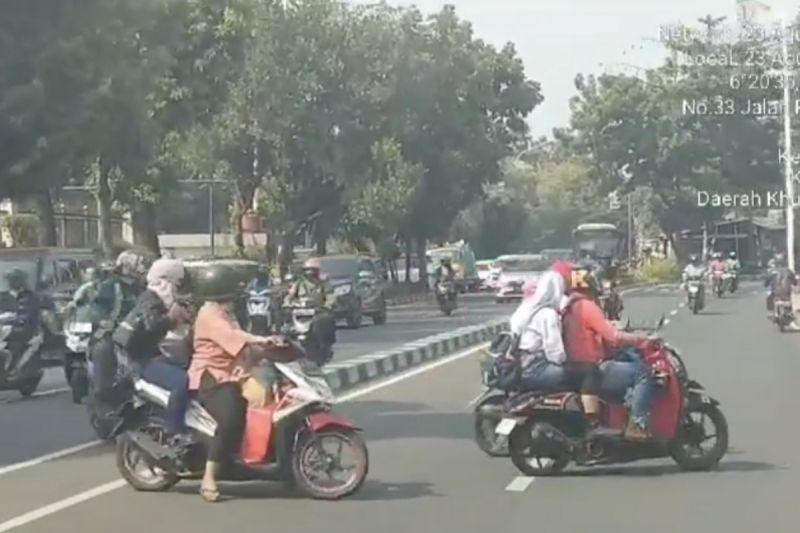 Polisi Sosialisasikan Masyarakat soal Penerapan Tilang Elektronik di Lenteng Agung