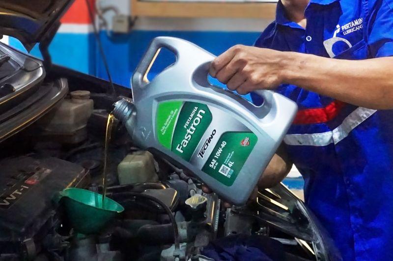 3 Tips Memilih Oli Mobil yang Tepat Sesuai Kebutuhan Mesin