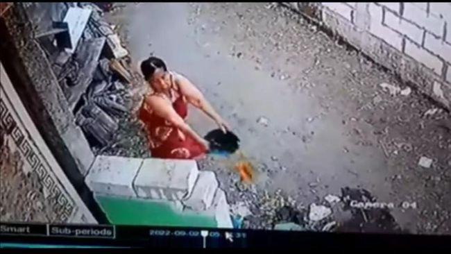Wiwik yang Rumahnya Disiram Tinja Direnovasi Bupati, Masriah Makin Ngamuk-Halangi Pakai Batu Besar