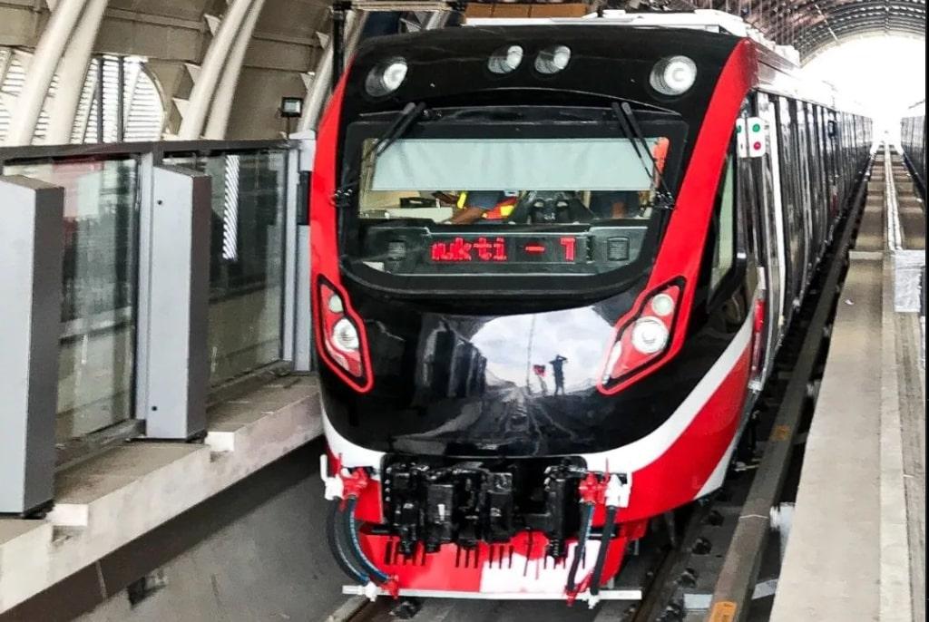 Warga Sebut Kehadiran LRT Jabodebek Permudah Mobilitas dan Konektivitas