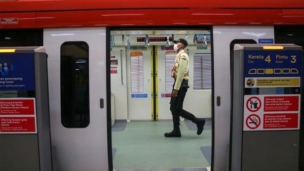 Pengguna Mesti Waspadai Pintu Gerbong LRT Jabodebek Pendek