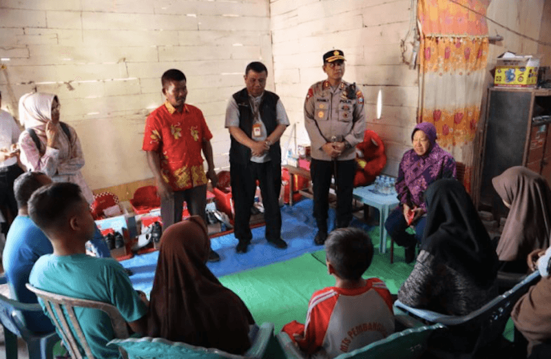 Mensos Risma Beri Dukungan Psikologis Korban Rudapaksa Bojonegoro