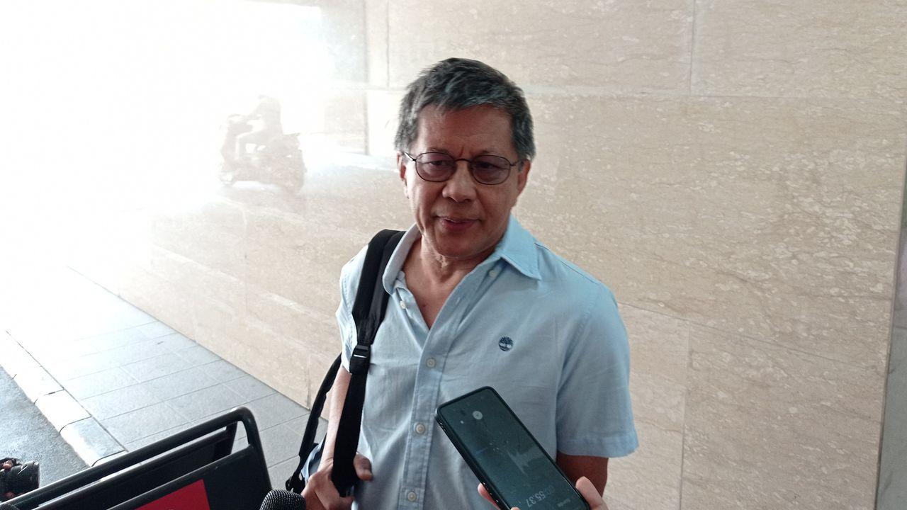 Terima Telepon Sambil Berdansa, Rocky Gerung 'Kegirangan' Penuhi Panggilan Bareskrim Polri