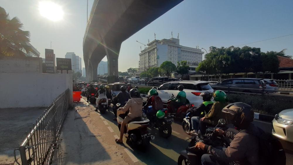 Penampakan Macet Parah di Mampang Prapatan Jaksel