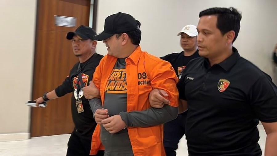 Empat Bulan Ngumpet di Bali, Dito Mahendra Kini Pakai Baju Tahanan Bareskrim Polri