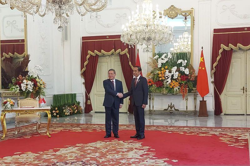 Presiden Jokowi Bertemu PM China Li Qiang di Istana Merdeka