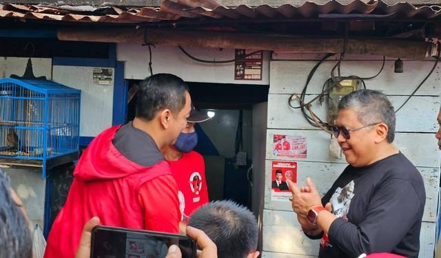 PDIP Sebarin Stiker Wajah Ganjar Pranowo di Senen Jakpus