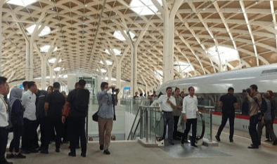 Raffi Ahmad hingga Yuni Shara Diajak Jokowi Uji Coba Kereta Cepat Jakarta-Bandung