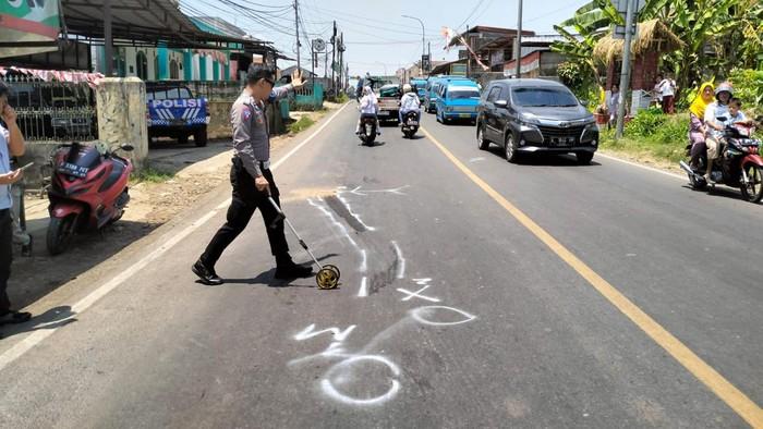 Gagal Nyalip Angkot, Pengendara Motor Tewas Tertabrak Truk Akibat Alami Pendarahan di Kepala
