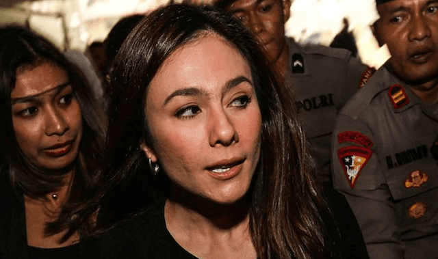 Usai Diperiksa Polisi 7 Jam, Wulan Guritno Buru-buru Pergi