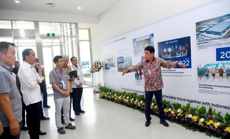 Jokowi Kunjungi Pabrik Baterai Kendaraan di Karawang
