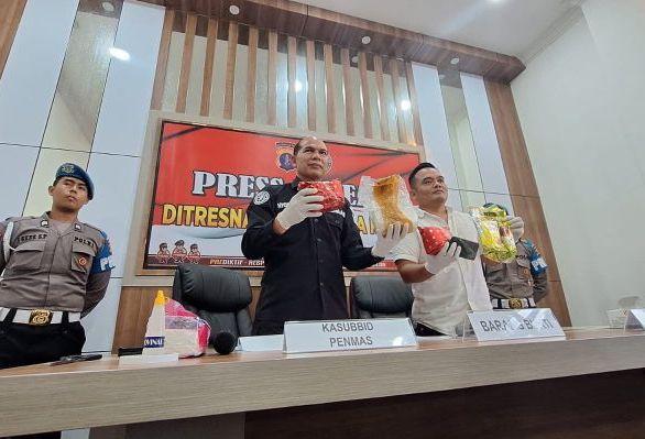 Polisi Ringkus TKI di Balikpapan, 3 Kg Sabu Terbungkus Teh China Diamankan