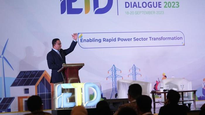 Bahas Energi, Anies Ungkit Rumput JIS yang Sempat Ramai