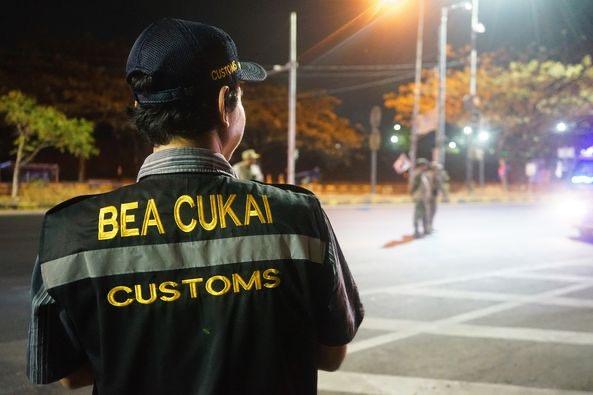 Lewat Operasi Bersama, Bea Cukai Madura Gagalkan Pengiriman Ratusan Ribu Batang Rokok Ilegal