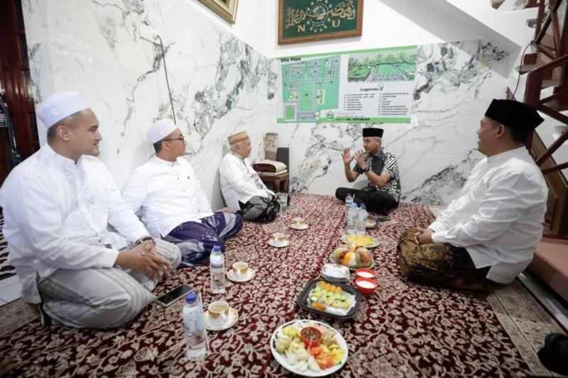Kiai dan Santri di Pasuruan Titipkan Harapan Besar ke Ganjar