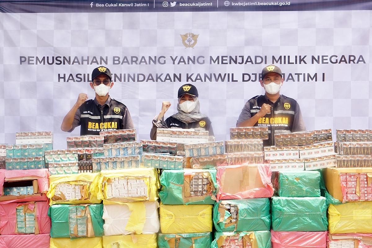 Bea Cukai Musnahkan Rokok Ilegal Hasil Penindakan dengan Modus Kiriman Ekspedisi
