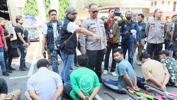 Polisi Amankan 43 Orang di Kampung Bahari, 23 Positif Narkoba