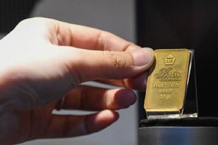 2 Hari Beruntun, Emas Tersungkur oleh Dolar dan Imbal Hasil Obligasi AS