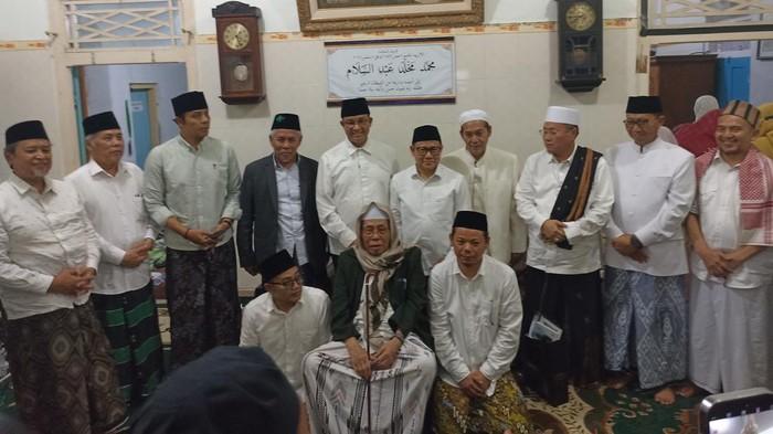 Anies-Cak Imin Bertemu Kiai Khos di Denanyar Demi Doa Restu