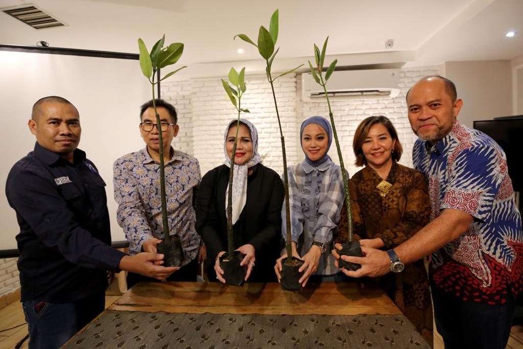 Kontribusi Atasi Polusi Udara, DPD HIPPI Jakarta Tanam Pohon Mangrove