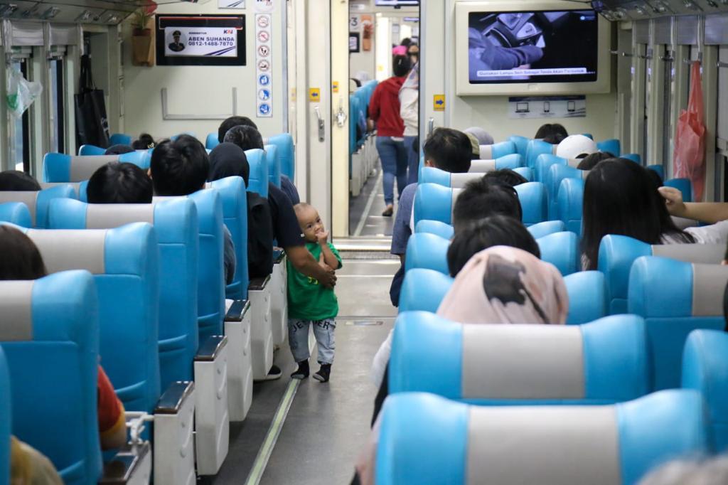 Libur Akhir Pekan Jumlah Penumpang Berangkat dari Stasiun Gambir Capai 135 ribu