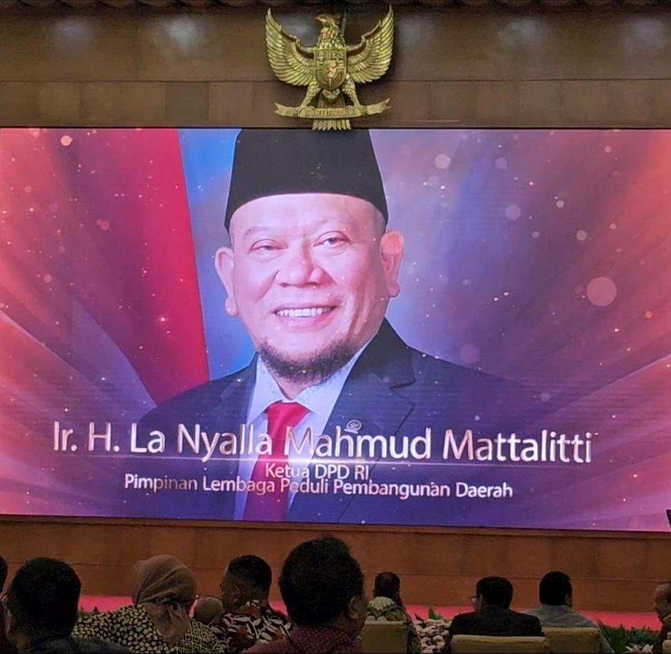 Ketua dan Wakil DPD RI Terima KWP Award 2023