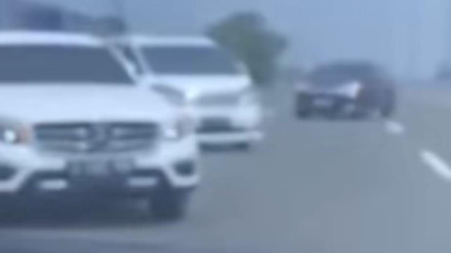 Viral Mobil Mewah Lawan Arah Terancam Didenda Tilang Rp500 Ribu di Tol Desari