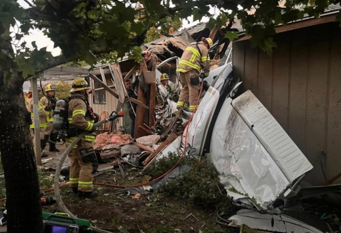 Pesawat Kecil Hantam Rumah di Oregon hingga Tewaskan Dua Orang