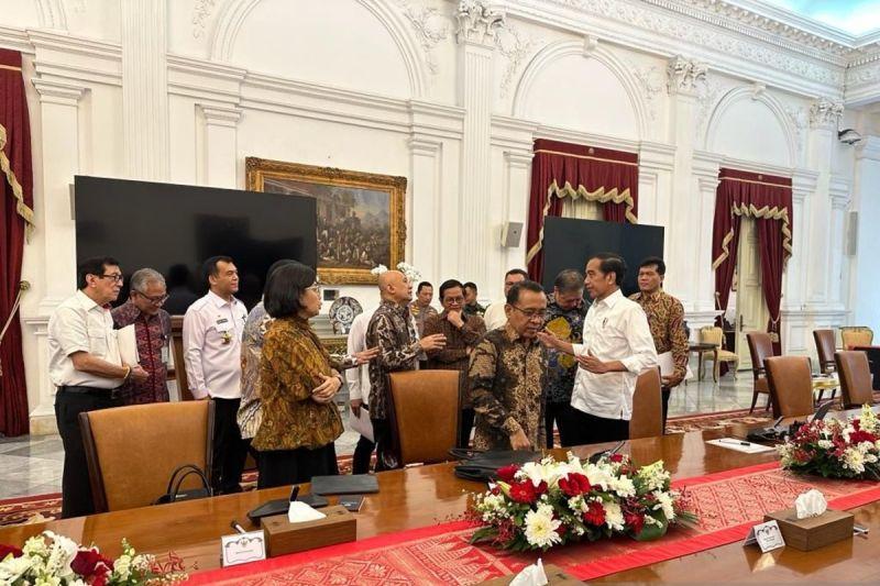 Jokowi Pimpin Rapat Atur Jasa Titip dari Luar Negeri