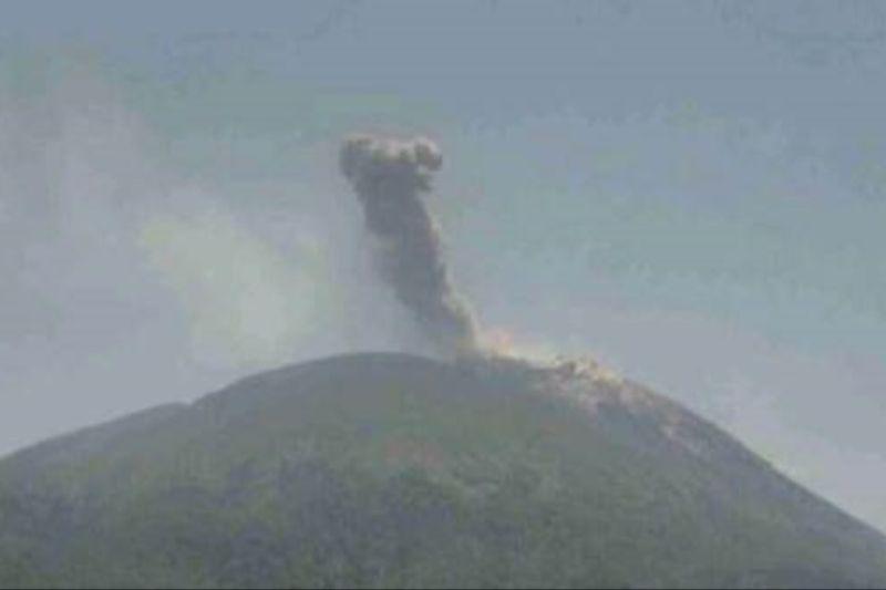 PVMBG Ingatkan Warga terkait Ancaman Bahaya Erupsi Gunung Api Ile Lewotolok NTT