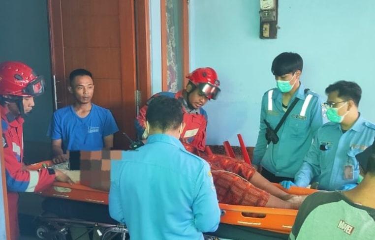 Tim Damkar Bantu Evakuasi Pasien Obesitas 130 Kg Tanjung Priok