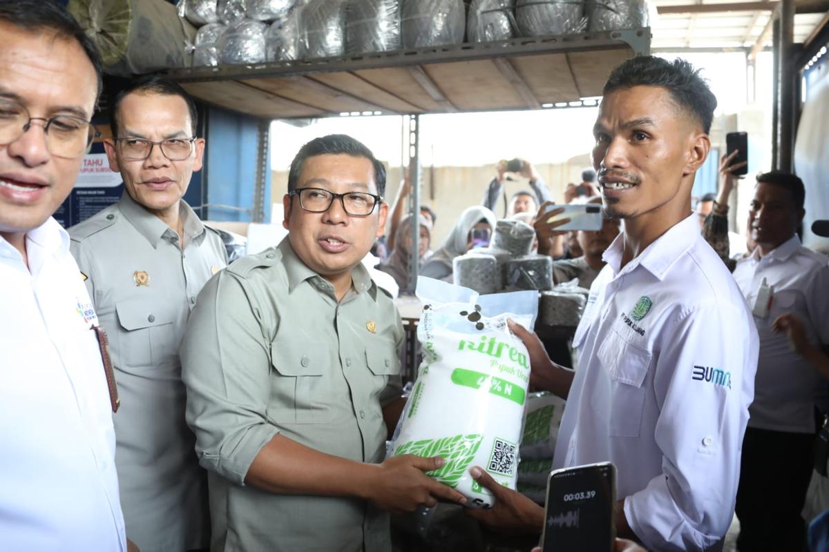Hadapi Musim Tanam, Plt Mentan Pastikan Stok Pupuk Cukup