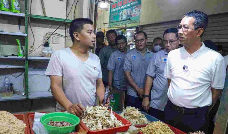 Heru Budi Sidak Pasar Pondok Bambu Jaktim, Harga Beras hingga Cabai Naik