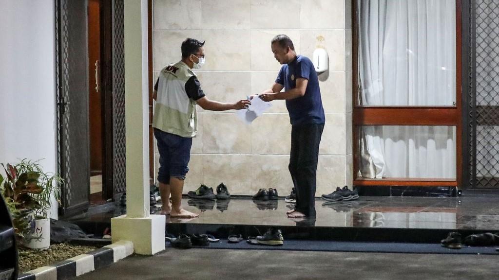 Edan! KPK Temukan Cek Rp2 T di Rumah Dinas SYL