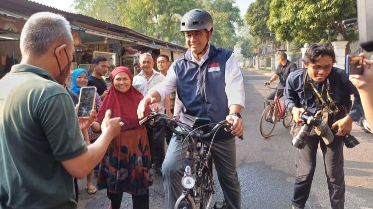 Gowes Sepeda, Anies Sambangi RS Fatmawati Jelang Pendaftaran Capres-Cawapres ke KPU