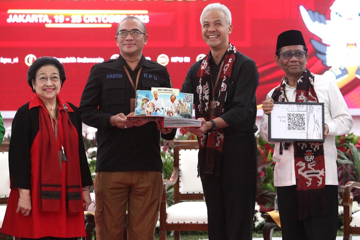 Paslon 'Gofud' Daftarkan Diri ke KPU