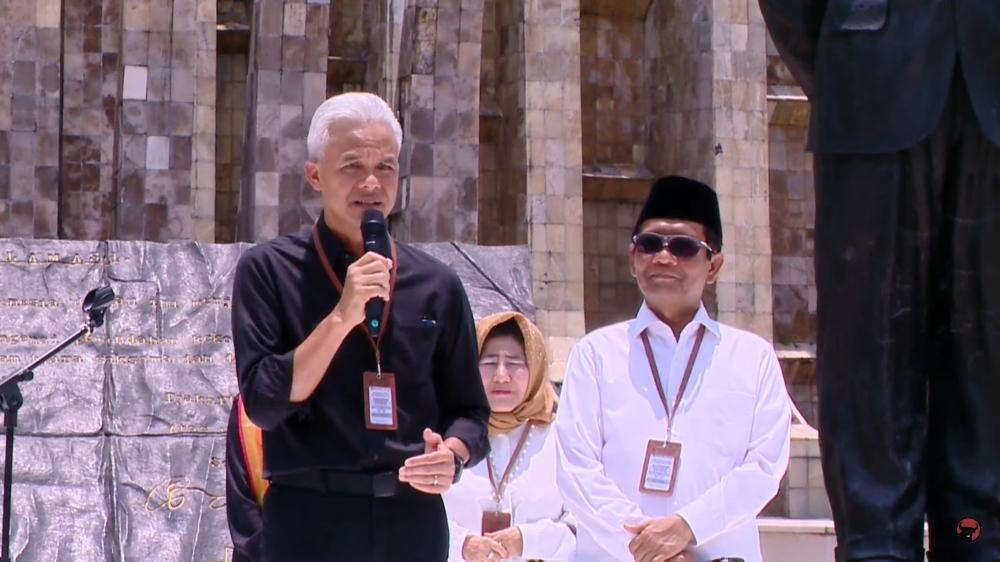 Ganjar-Mahfud dan Relawannya Panas-panasan di Tugu Proklamasi