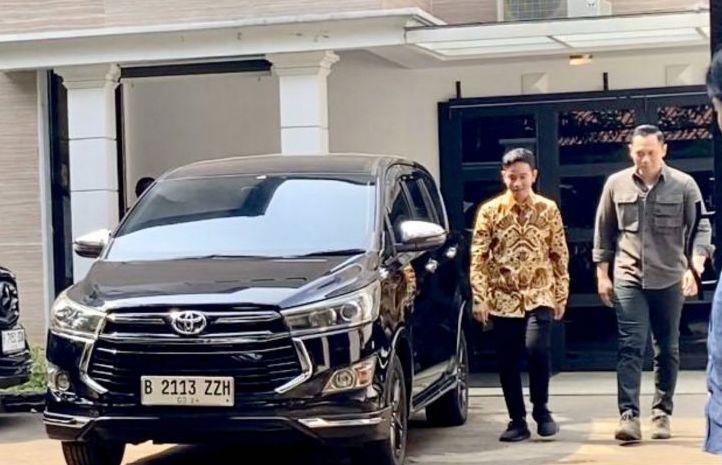 Gibran Bungkam usai Sejam Sambangi Kediaman AHY di Jaksel