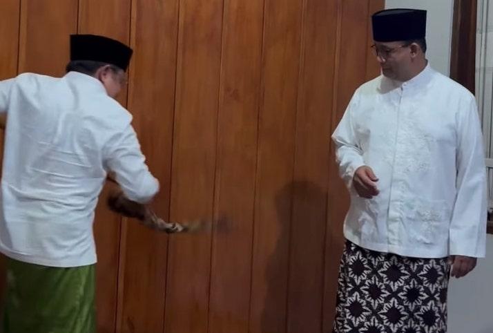 Cetar! Cak Imin Selepet Anies saat Perkenalkan Fungsi Sarung, Gak Bahaya Ta?