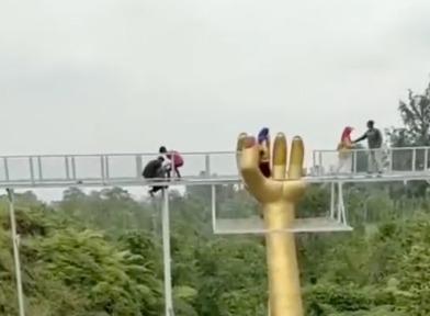 Owner Objek Wisata Jembata Kaca Diperiksa Polisi Buntut 1 Orang Tewas