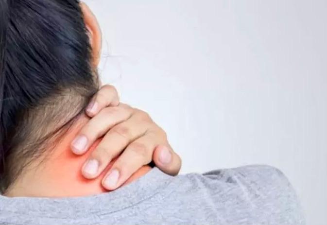 Begini Cara Mengatasi Leher Sakit Saat Bangun Tidur