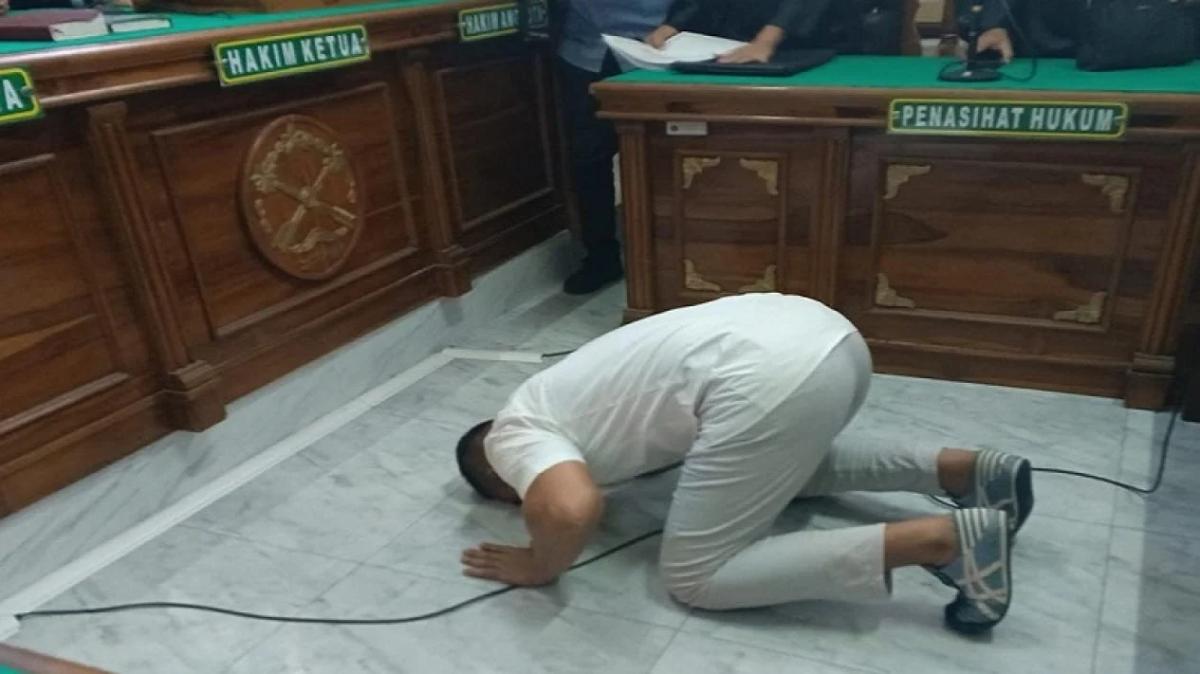 AKBP Achiruddin Hasibuan Sujud Syukur Usai Divonis Bebas Kasus Timbun BBM Ilegal