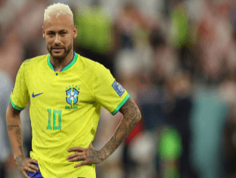 Hari Ini, Neymar Jalani Operasi Lutut di Brazil