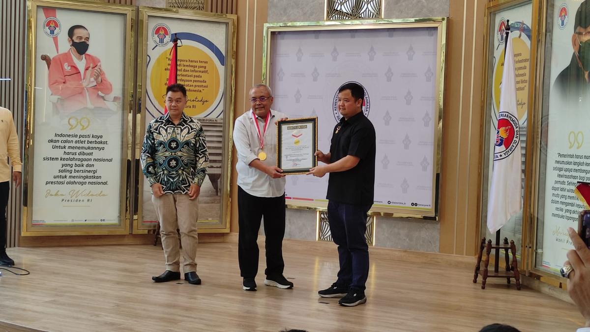 Kemenpora Terima Rekor MURI Video Mapping 4 Sisi Monas