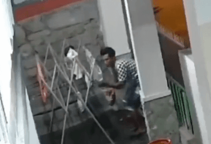 Pemuda Curi Bra dan Celana Dalam Wanita Terekam CCTV