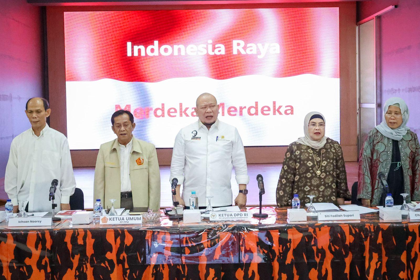 Ketua DPD RI dan Dewan Presidium Konstitusi Rapat Konsolidasi Terkait Maklumat Desakan Sidang MPR