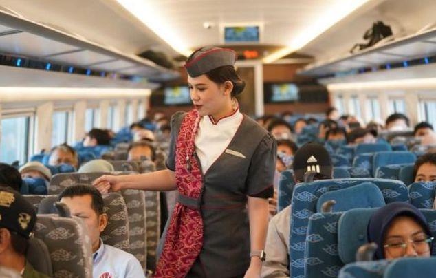 Dear Job Seeker, KCIC Buka Loker untuk Petugas Pelayanan Penumpang Nih!