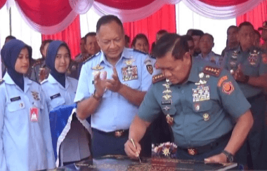 Panglima TNI Resmikan Monumen Alutsista Angkatan Udara di Madiun