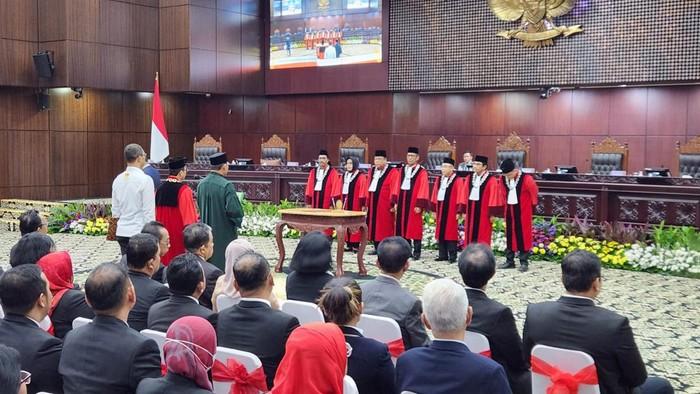 Anwar Usman 'Hilang' saat Suhartoyo Ambil Sumpah Jabatan Ketua MK